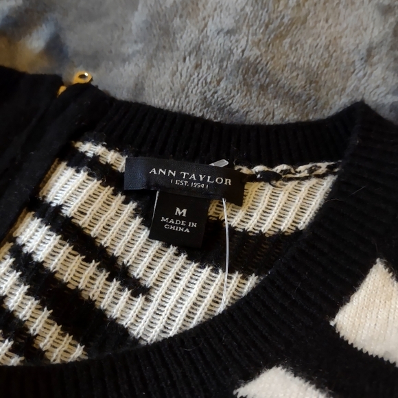 Ann Taylor zebra Sweater NWOT - Picture 7 of 7